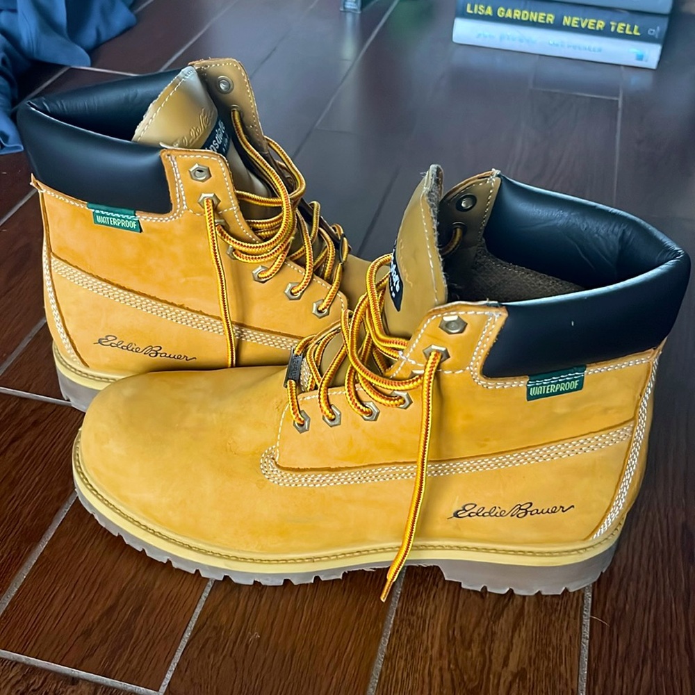Like New Eddie Bauer waterproof boots Men’s size 11